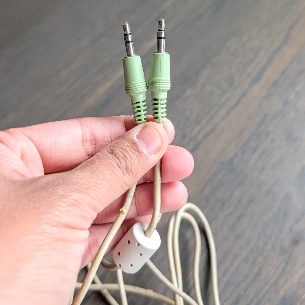Male to Male PC Audio Aux Input to MP3